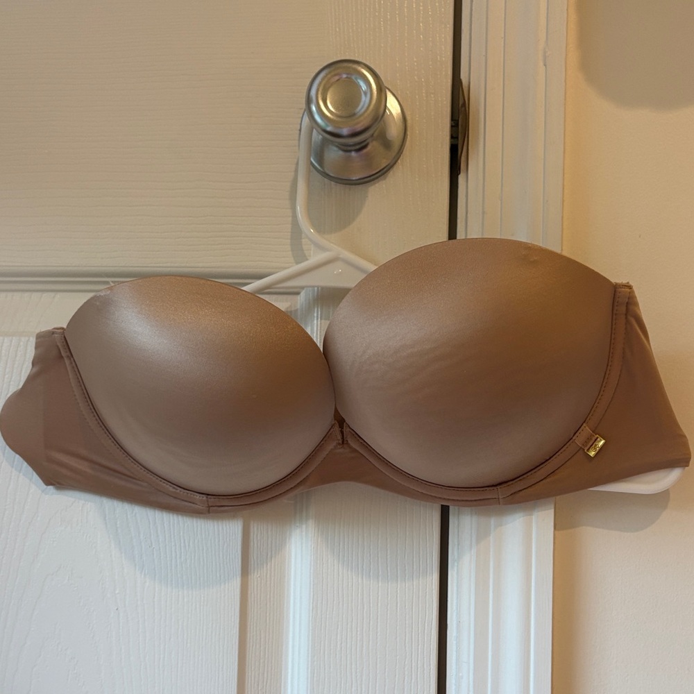 Victoria’s Secret Strapless Molded Cup Nude Bra — Smooth Support